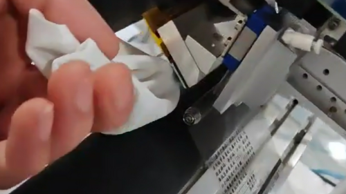 Cum se curăţă şi se întreţine capul de imprimare pe o imprimantă TTO?